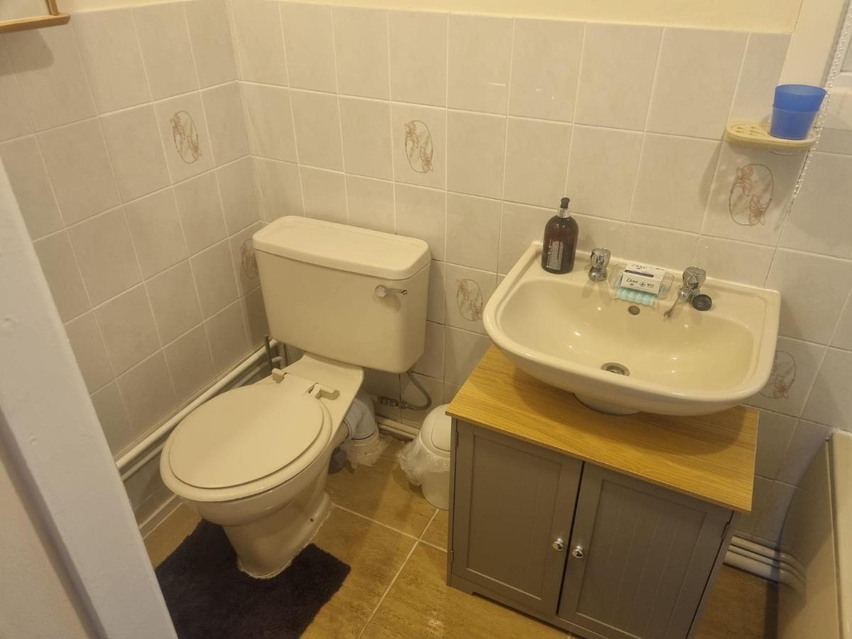 Beautiful 2-Bed Villa In Камелфорд Екстериор снимка